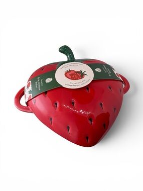 Strawberry Shaped Covered Brie Cheese Baking Dish